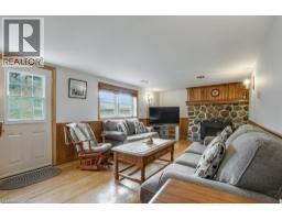 28 MEADOW Crescent - 20