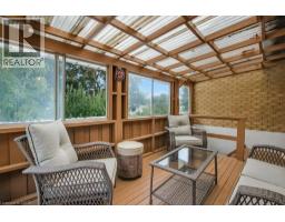 28 MEADOW Crescent - 30