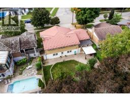 28 MEADOW Crescent - 42