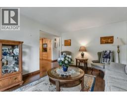 28 MEADOW Crescent - 9