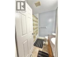 33 BANKSIDE Drive - 44