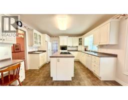 4 ORCHARD Crescent - 17