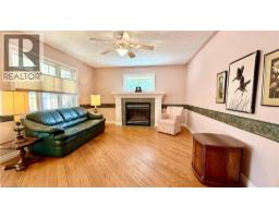 4 ORCHARD Crescent - 19