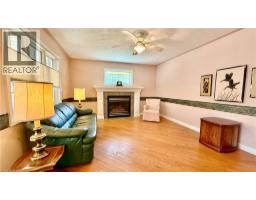 4 ORCHARD Crescent - 20