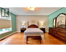 4 ORCHARD Crescent - 23