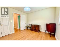 4 ORCHARD Crescent - 33