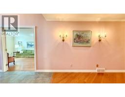 4 ORCHARD Crescent - 7