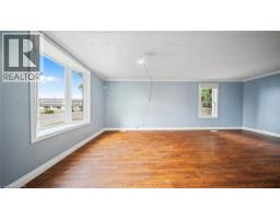 19 ALMA Street S - 7