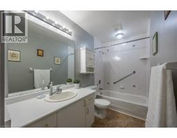 4 WALSINGHAM Drive - 11