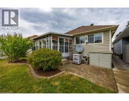 4 WALSINGHAM Drive - 25