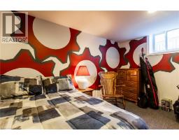 33 OAK Crescent - 33
