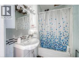 245 AINSLIE Street S - 11