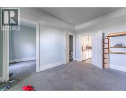 245 AINSLIE Street S - 13