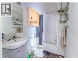 245 AINSLIE Street S - 17