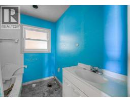 245 AINSLIE Street S - 26
