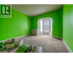 245 AINSLIE Street S - 27