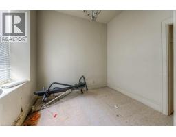245 AINSLIE Street S - 29