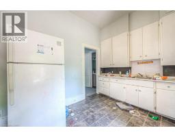 245 AINSLIE Street S - 8