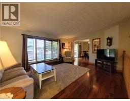 8 SIMON Court - 6