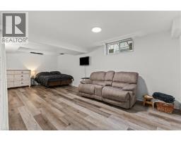 36 ANGELA Crescent - 24