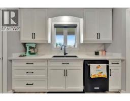 12 ALBERT Street - 10