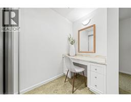 362 POMMEL GATE Crescent - 25