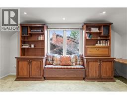 362 POMMEL GATE Crescent - 31