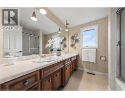 362 POMMEL GATE Crescent - 32