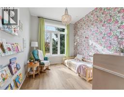 58 PORCHLIGHT Drive - 16