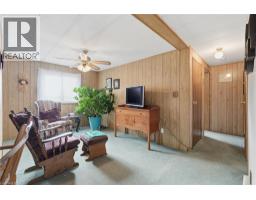 14 FAIRVIEW Crescent - 16