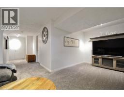 104 LIVINGSTONE Crescent - 26