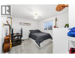 23 STONEGATE Drive - 14