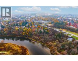 23 STONEGATE Drive - 34