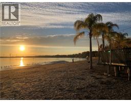 108 WILLOWDALE Crescent - 44