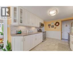 55 GRACEFIELD Crescent - 11