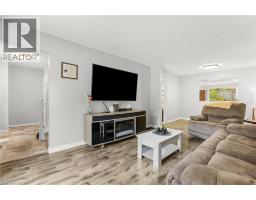 36 ANGELA Crescent - 16