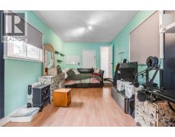 36 ANGELA Crescent - 19