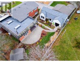 466 HILLVIEW Crescent - 2