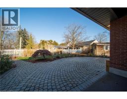 466 HILLVIEW Crescent - 43