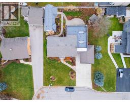 466 HILLVIEW Crescent - 44