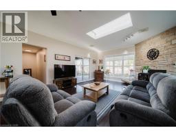 466 HILLVIEW Crescent - 9