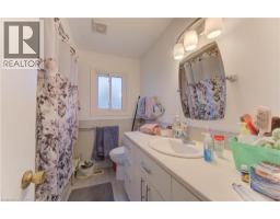 27 MARGARET Avenue N - 27