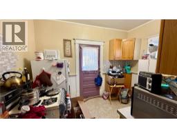 217 QUEEN Street N - 5