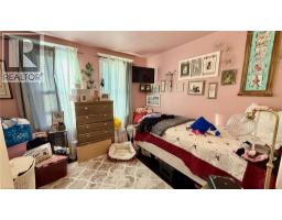 217 QUEEN Street N - 6