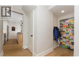 14 YOUNG Street W - 11