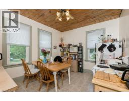 14 YOUNG Street W - 16