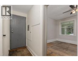 14 YOUNG Street W - 25