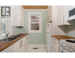 14 YOUNG Street W - 29