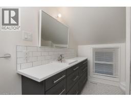 14 YOUNG Street W - 33