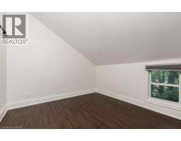 14 YOUNG Street W - 34